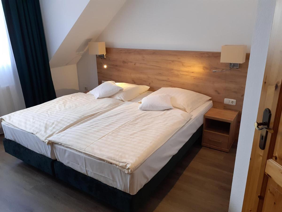 Land-Gut-Hotel Zum Alten Forsthaus - Aufladestation Fuer Elektroautos Hürtgenwald Eksteriør bilde